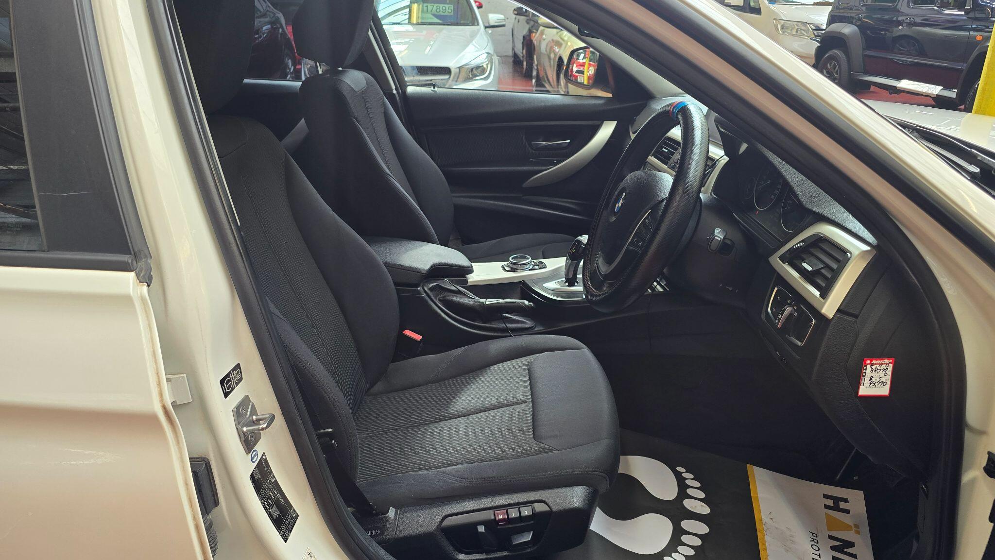 BMW 3 Series view 15