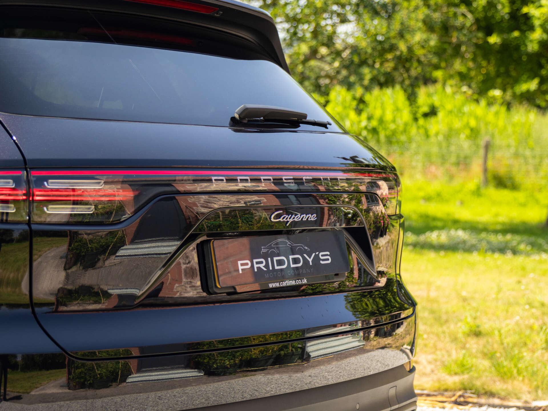 Porsche Cayenne view 32