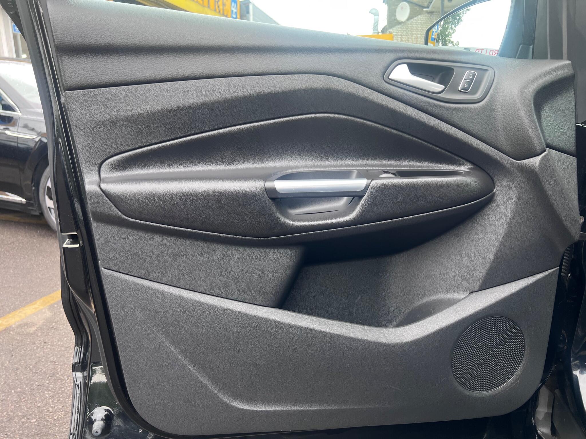 Ford Kuga view 31