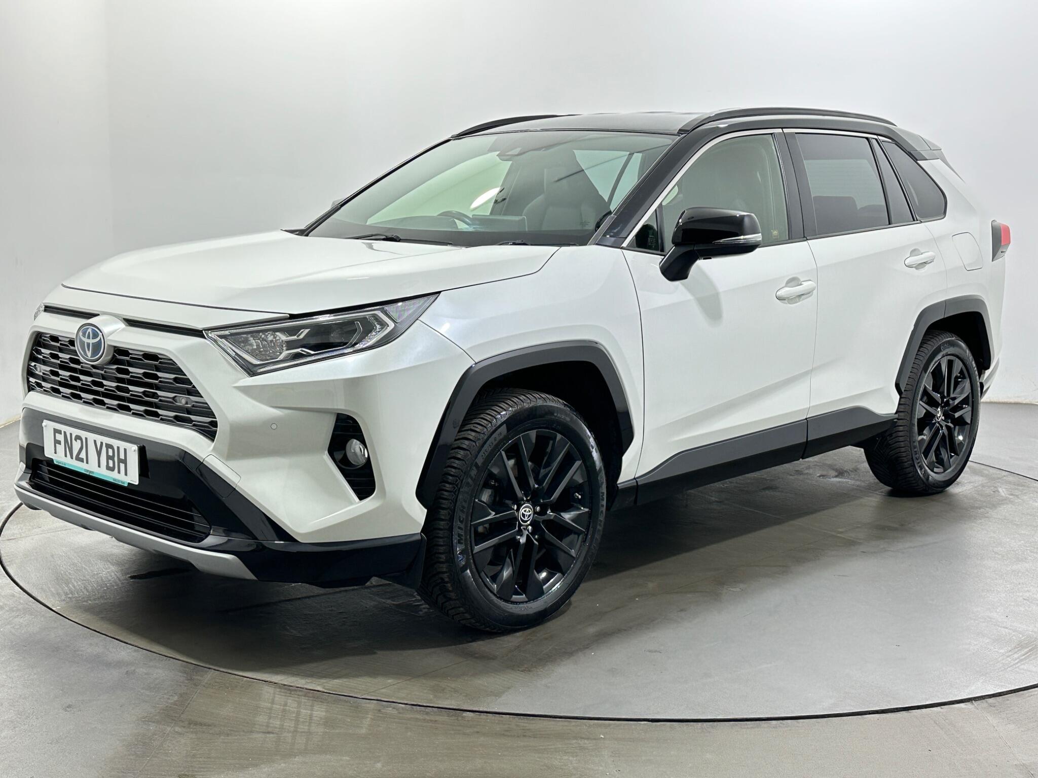 Toyota Rav4 view 4