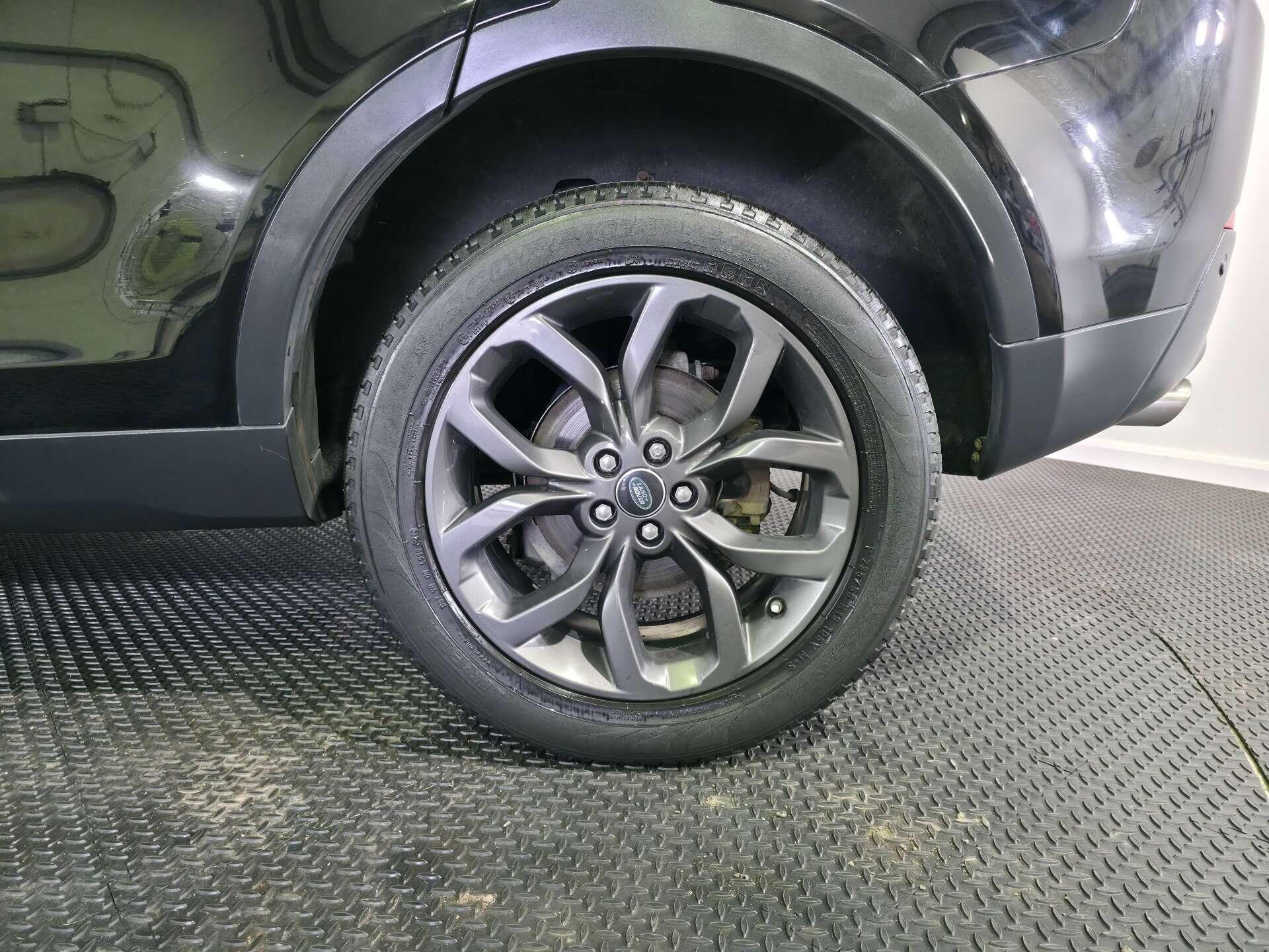 Land Rover Discovery Sport view 69