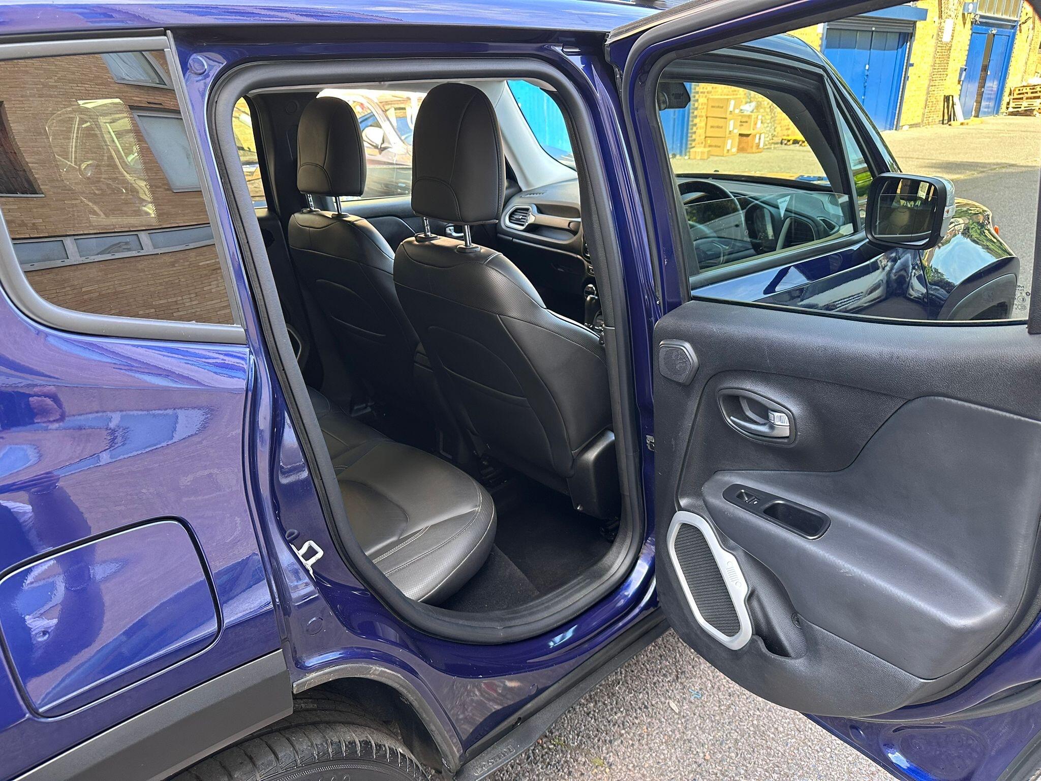 Jeep Renegade view 28