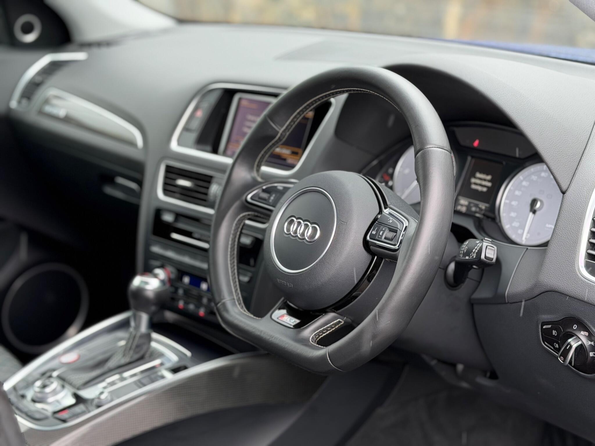 Audi SQ5 view 14