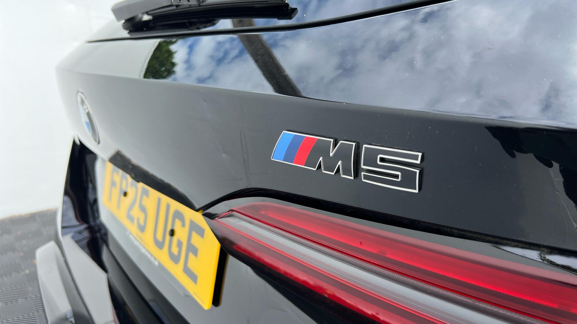 BMW M5 view 27