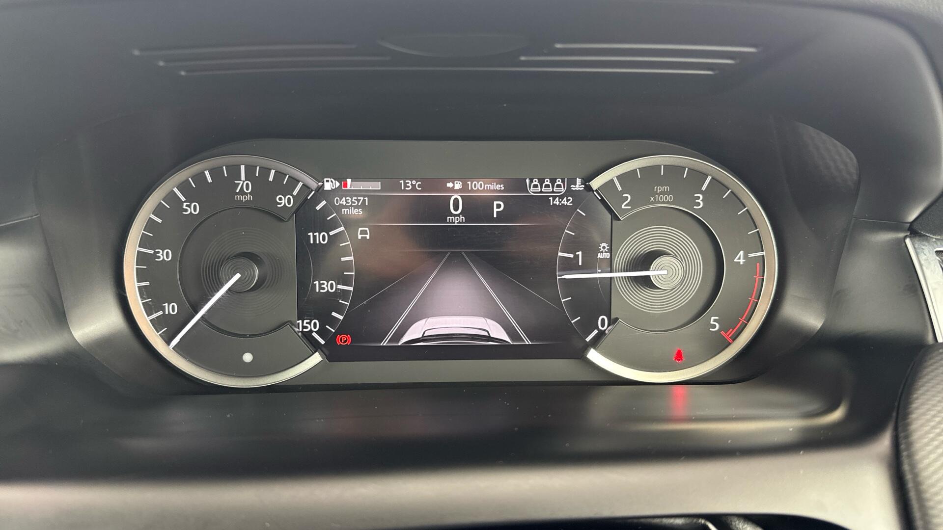 Land Rover Discovery Sport view 13