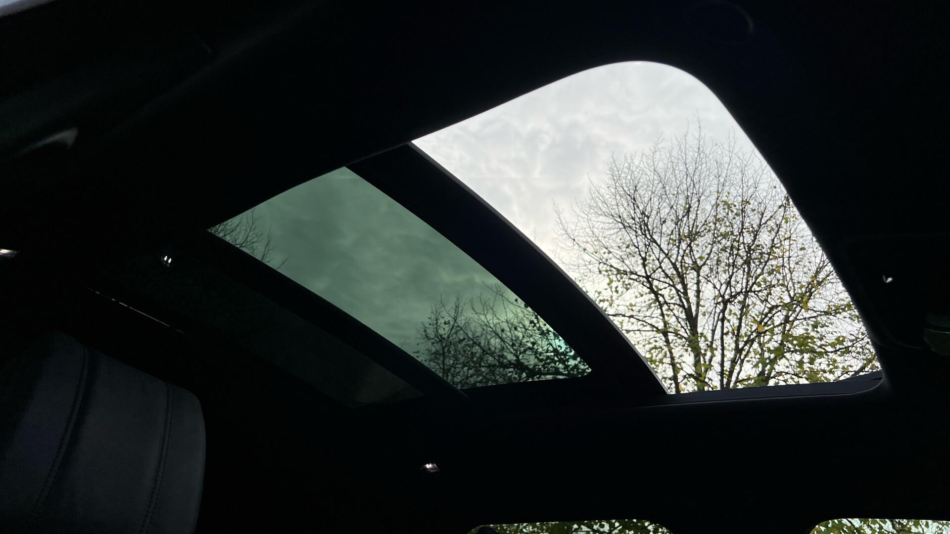 Land Rover Range Rover Velar view 35