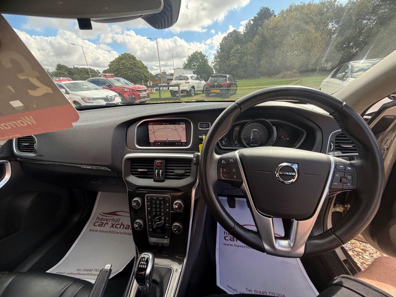 Volvo V40 Cross Country view 23