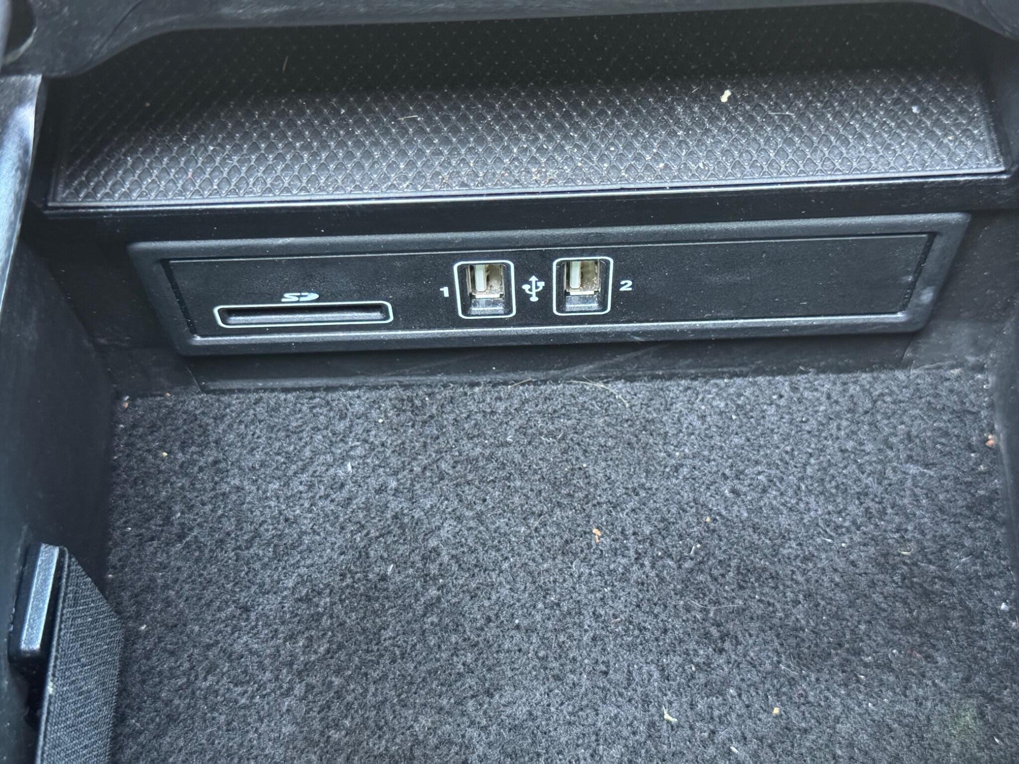Mercedes-Benz C-Class view 40