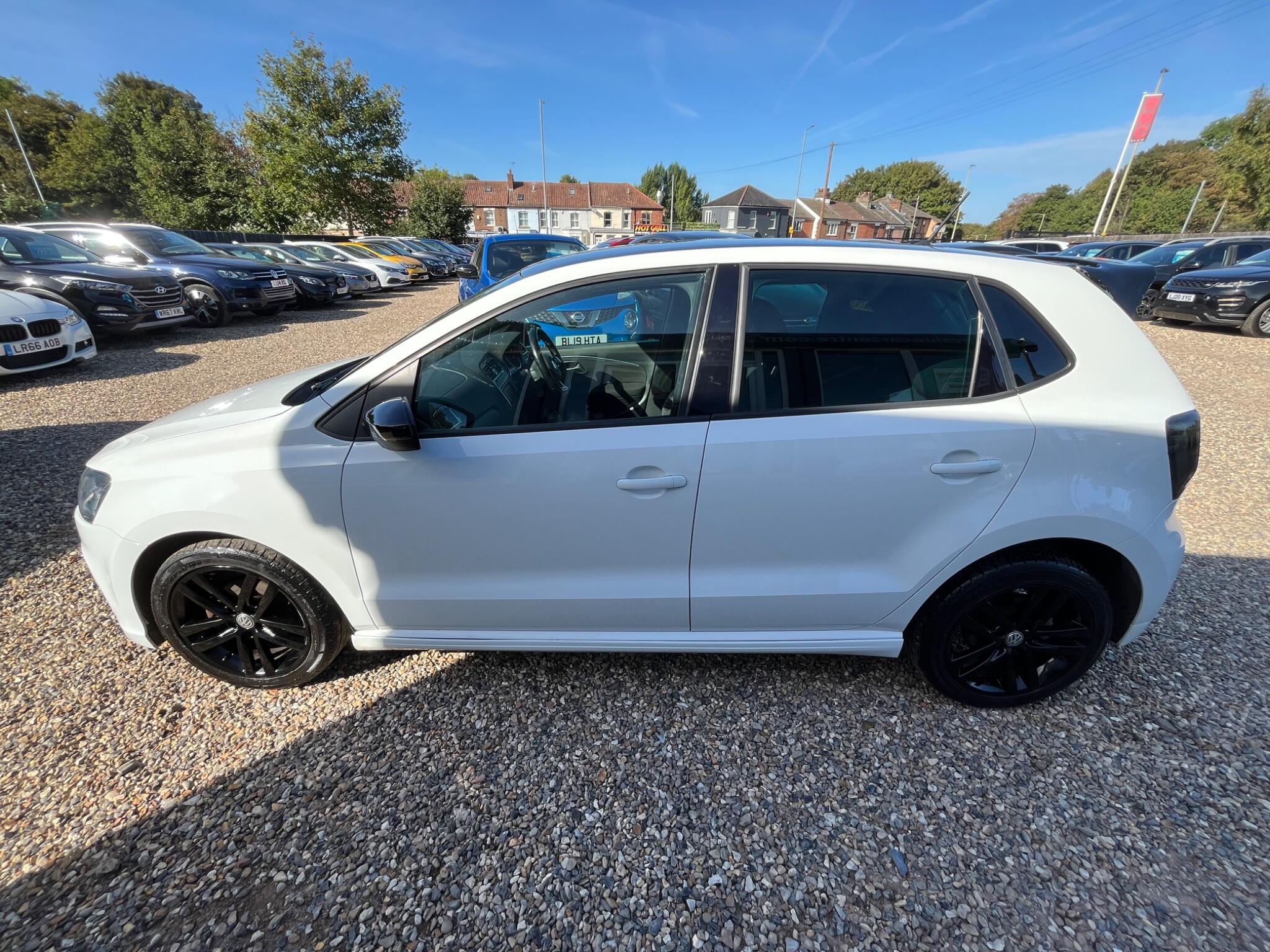 Volkswagen Polo view 9