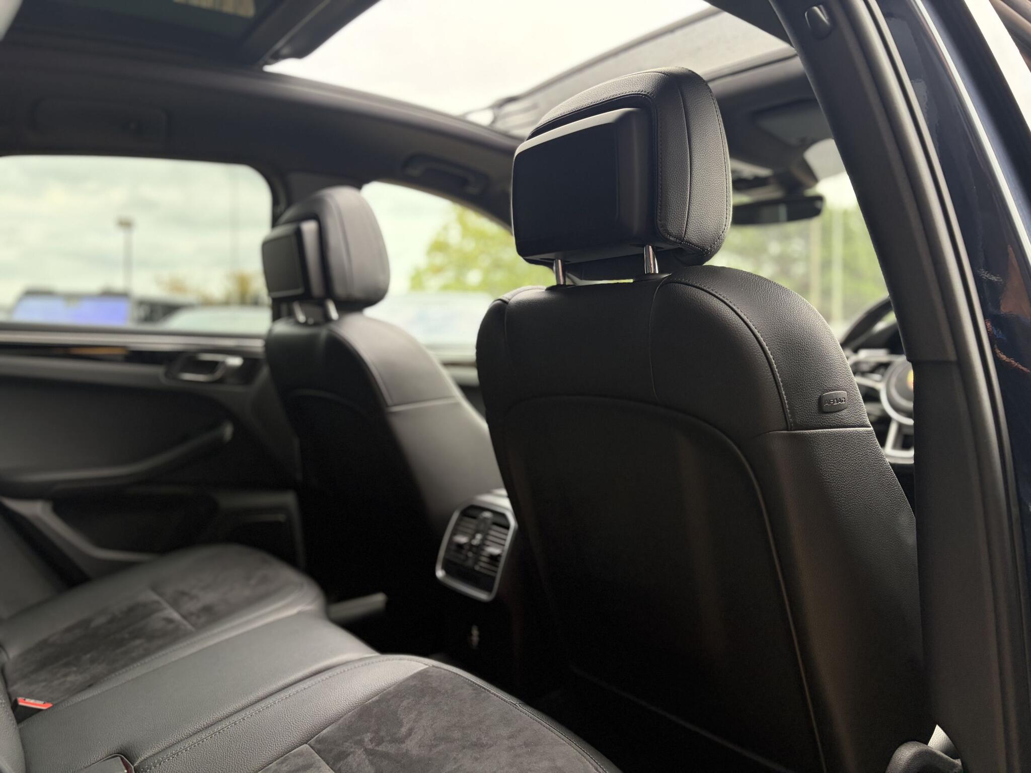 Porsche Macan view 18
