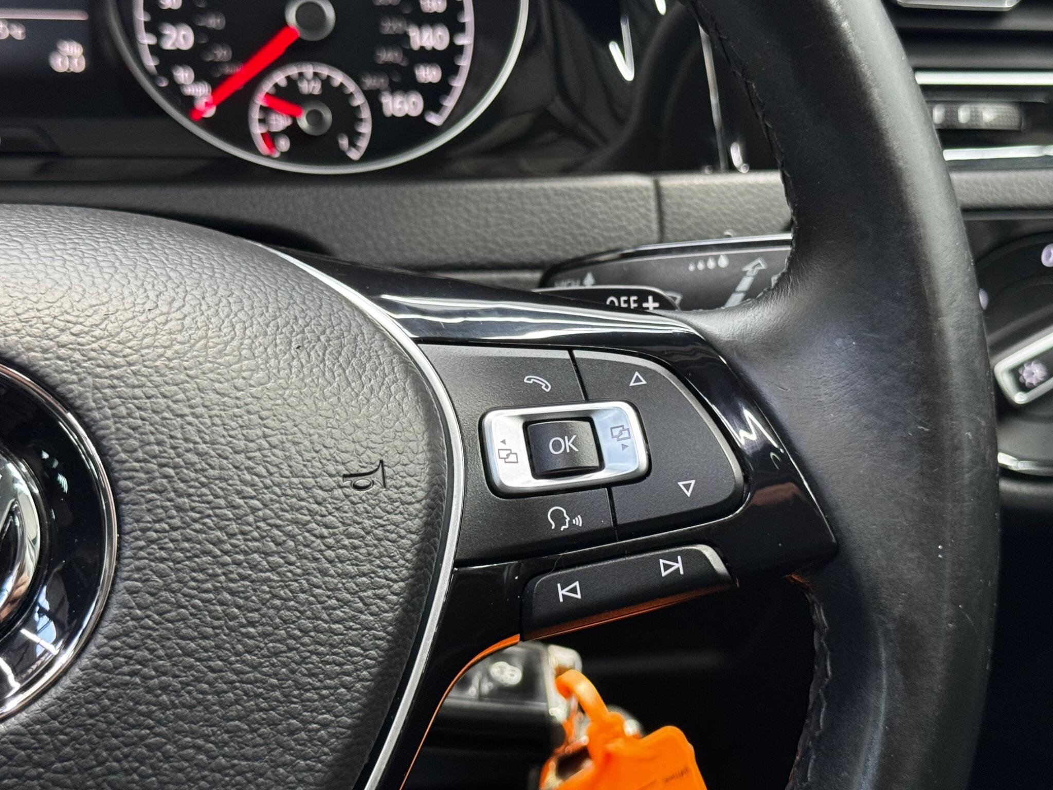 Volkswagen Golf view 19