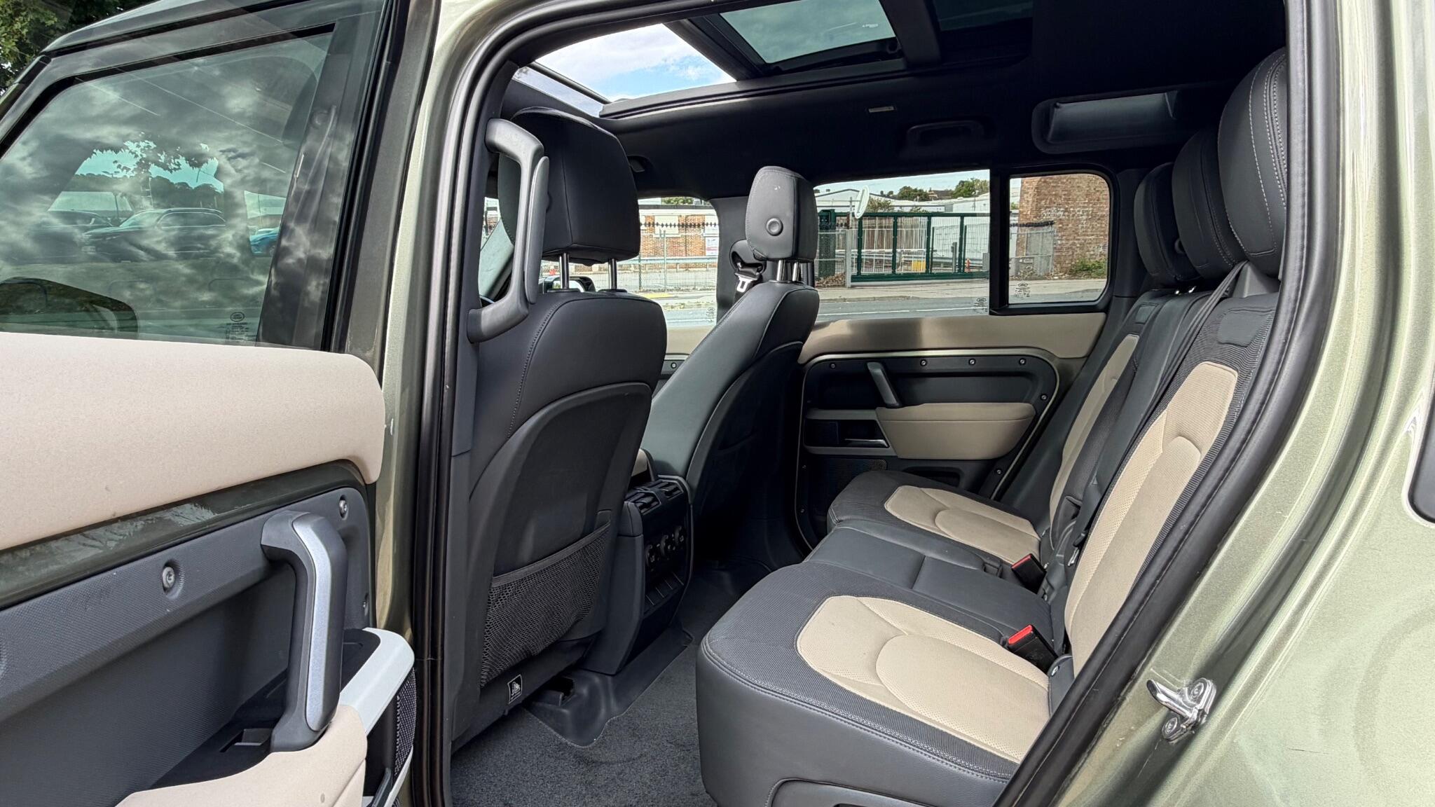 Land Rover Defender 110 view 20