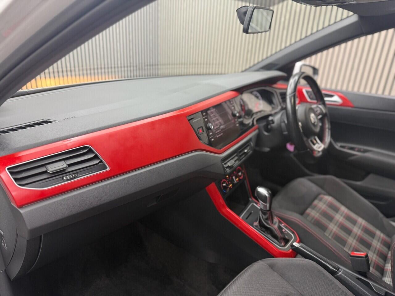 Volkswagen Polo view 5