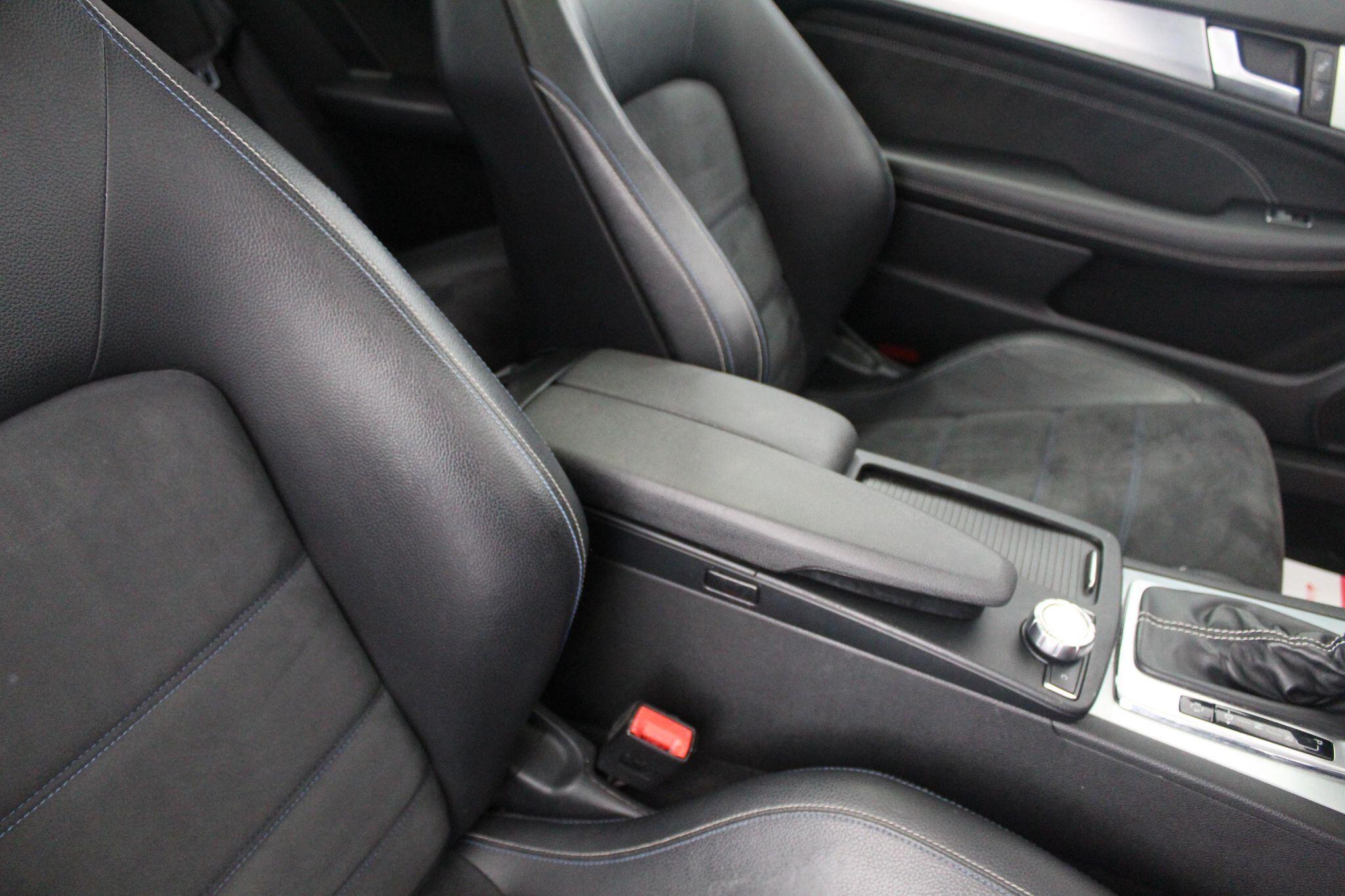 Mercedes-Benz C-Class view 39