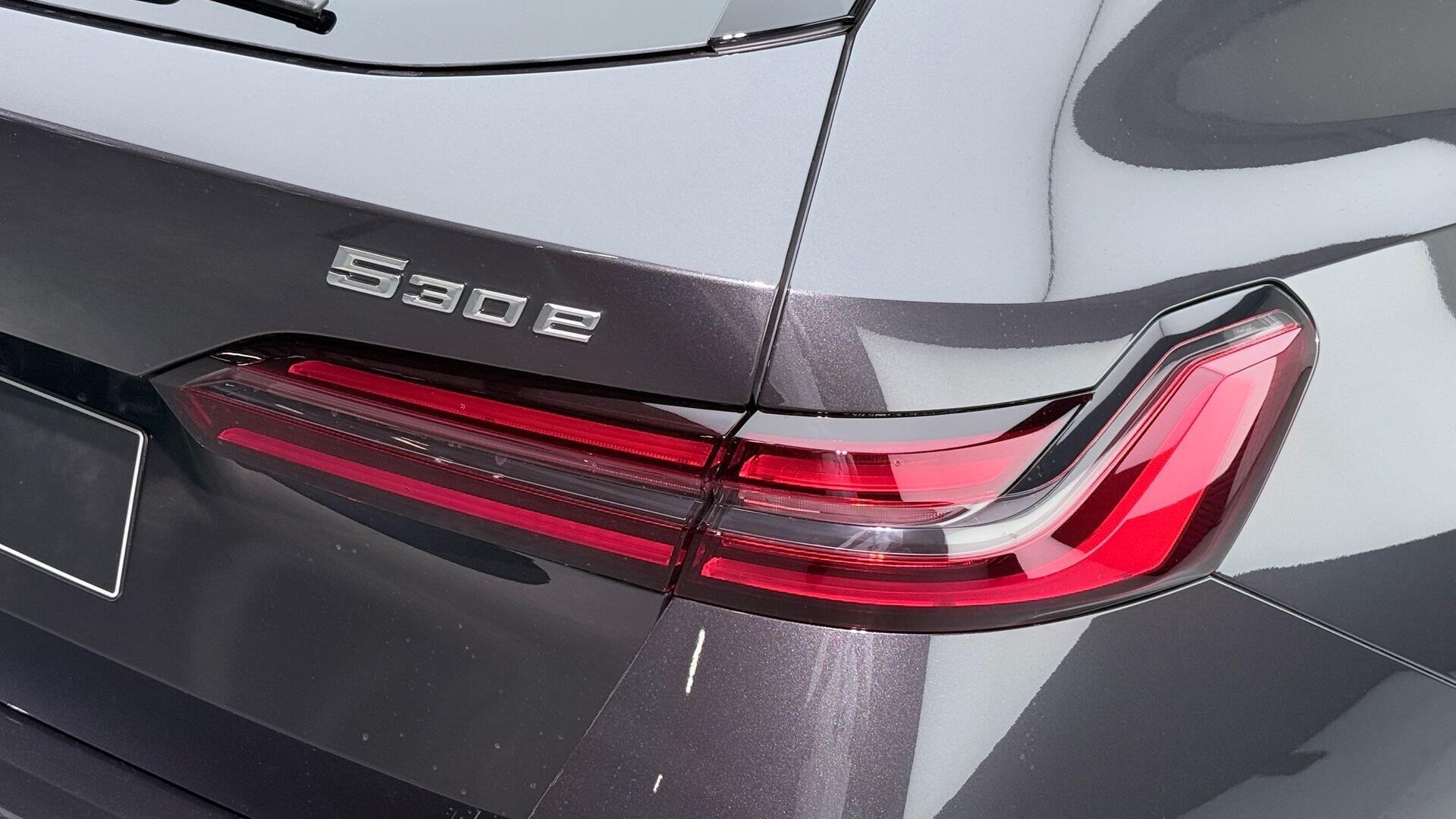 BMW 5 Series view 22