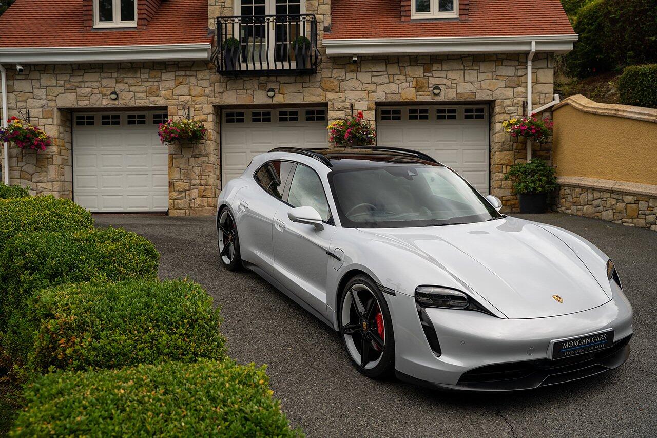 Porsche Taycan view 71