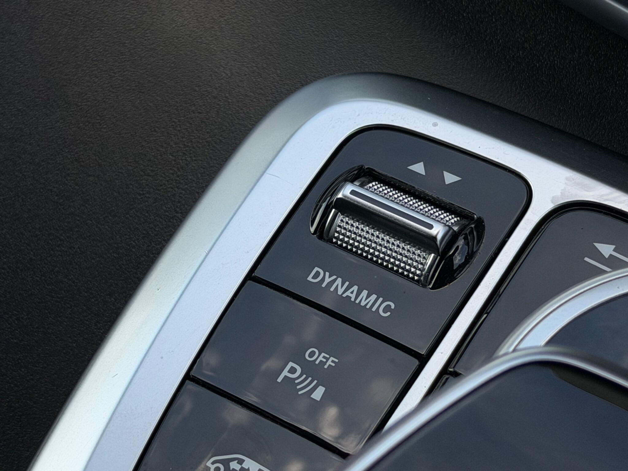 Mercedes-Benz V-Class view 26