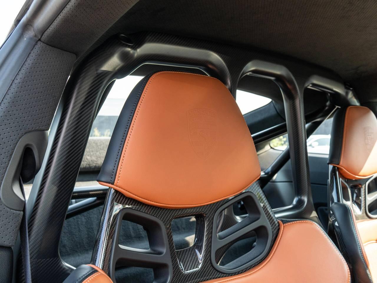 Porsche 911 view 32