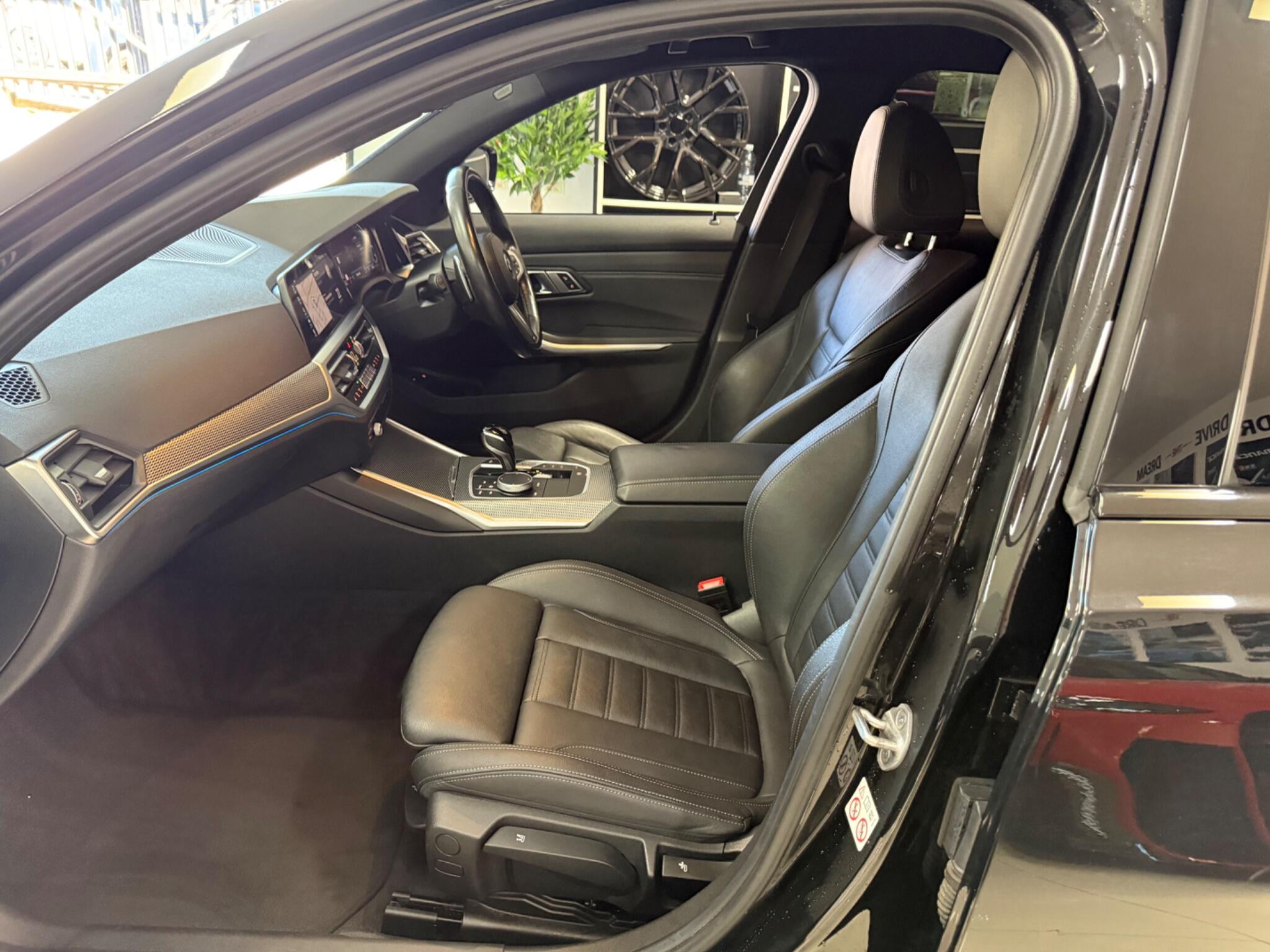 BMW 3 Series view 33