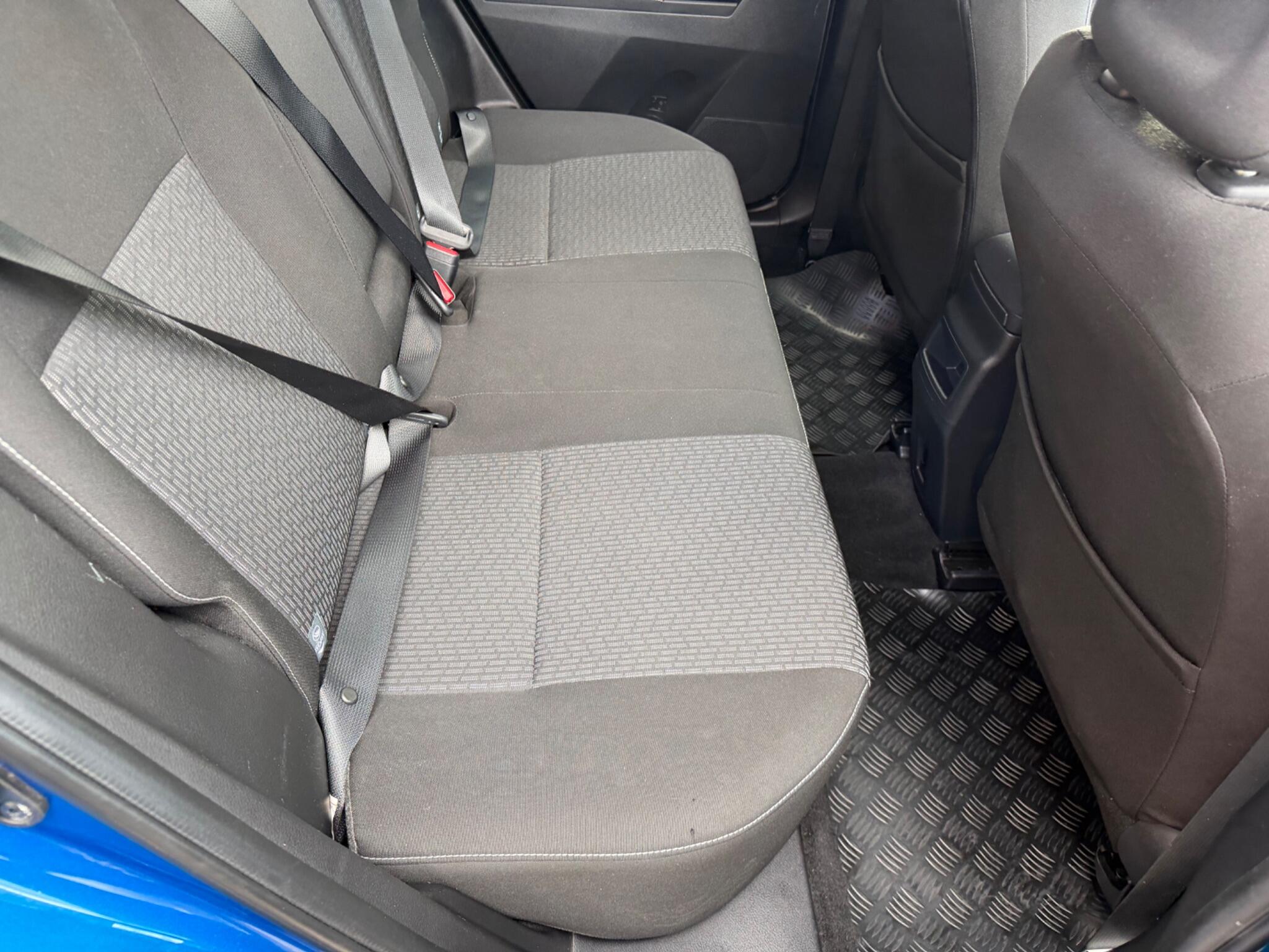 Toyota Auris view 13