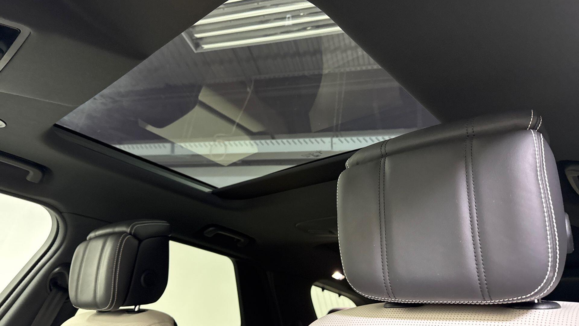 Land Rover Discovery view 21
