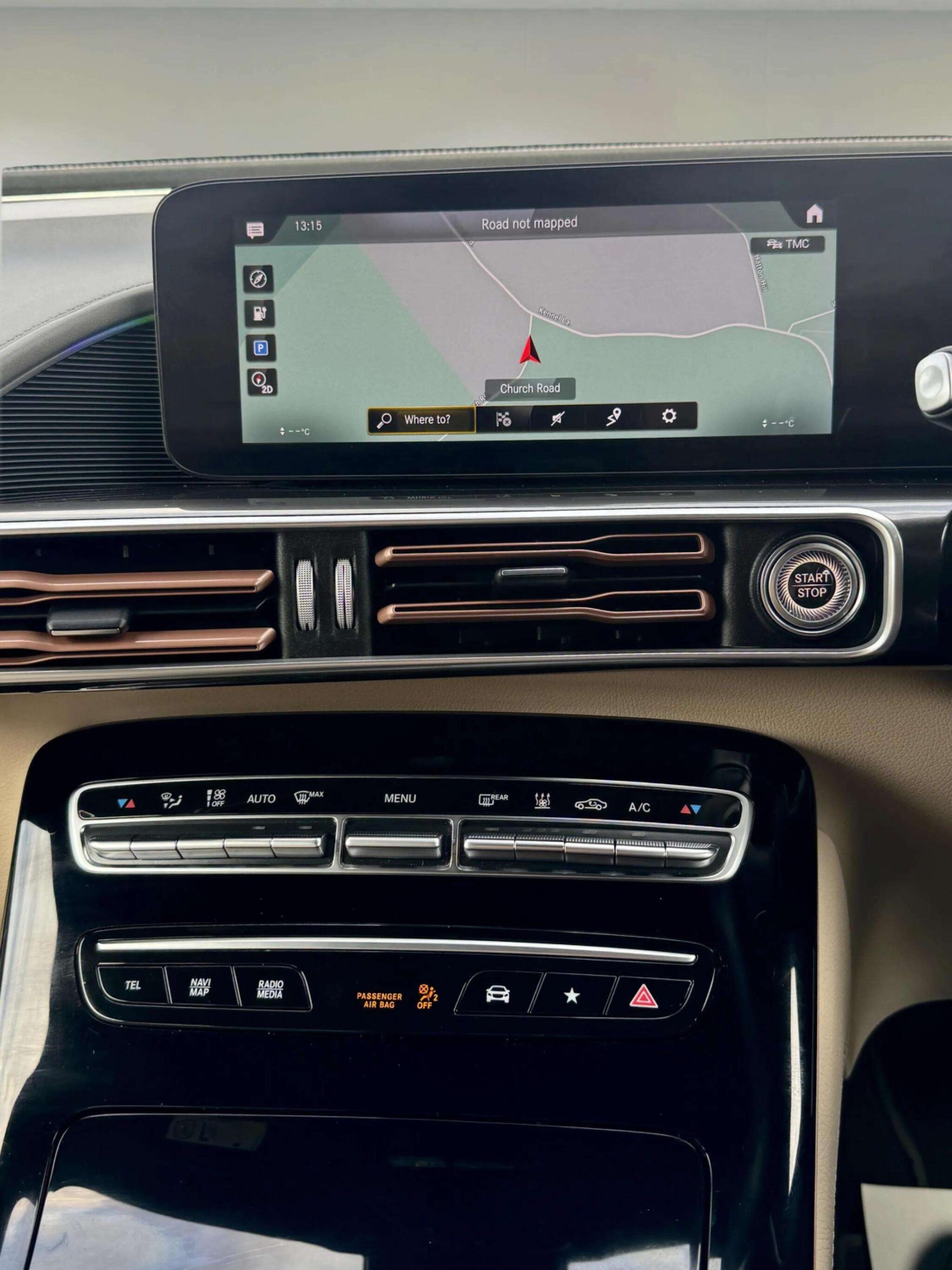 Mercedes-Benz EQC view 8