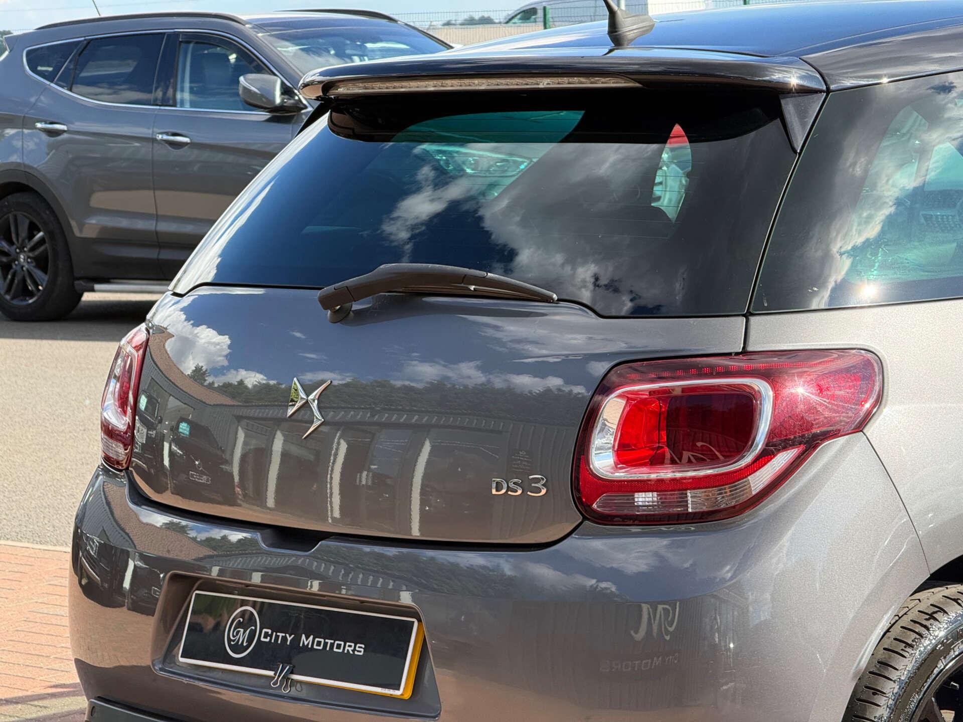 DS Automobiles DS 3 view 22
