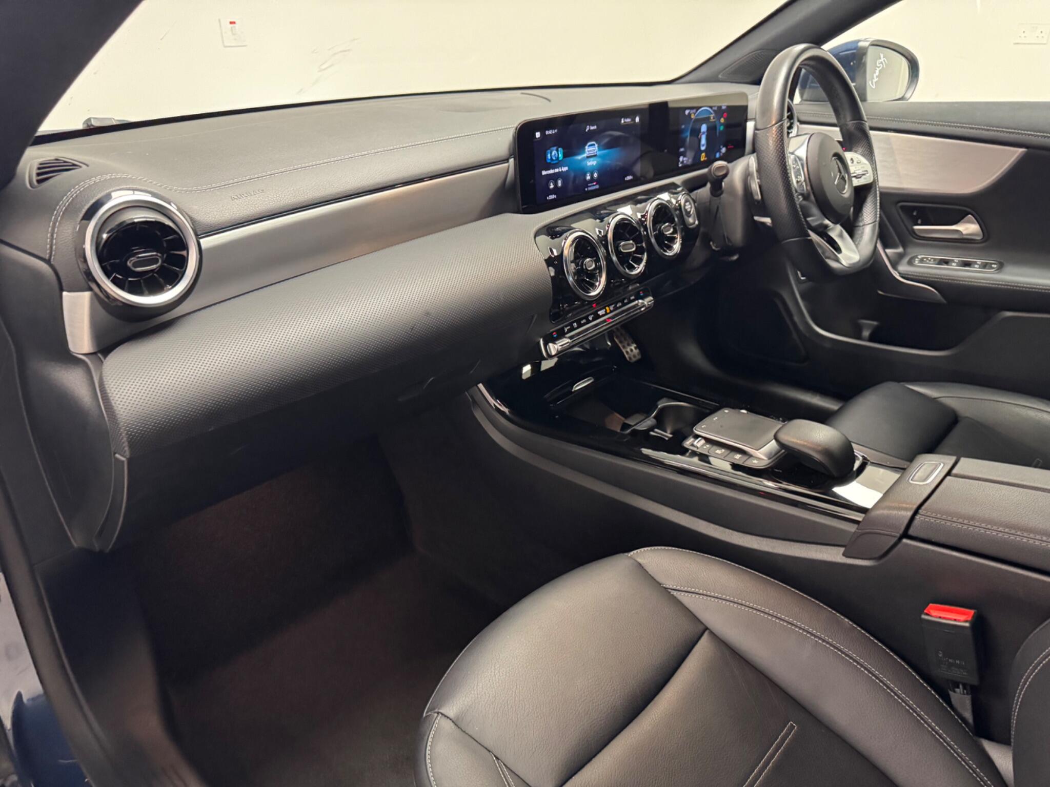 Mercedes-Benz Cla view 9