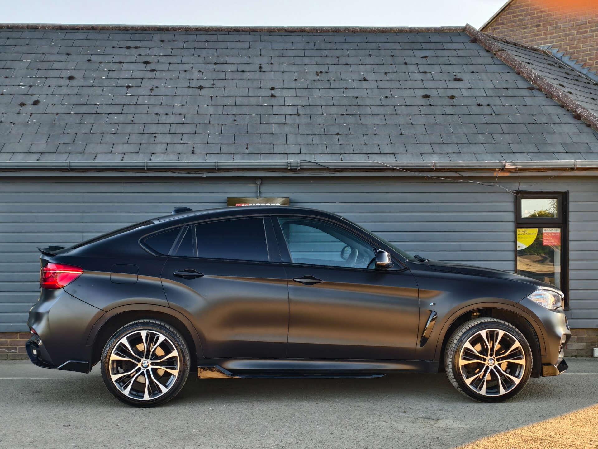 BMW X6 view 16