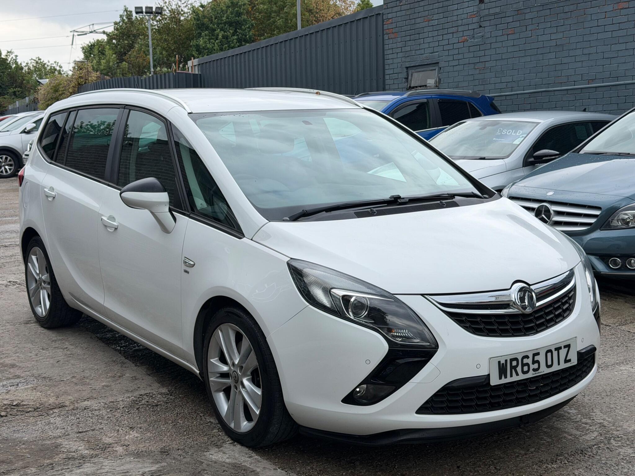 Vauxhall Zafira Tourer view 3