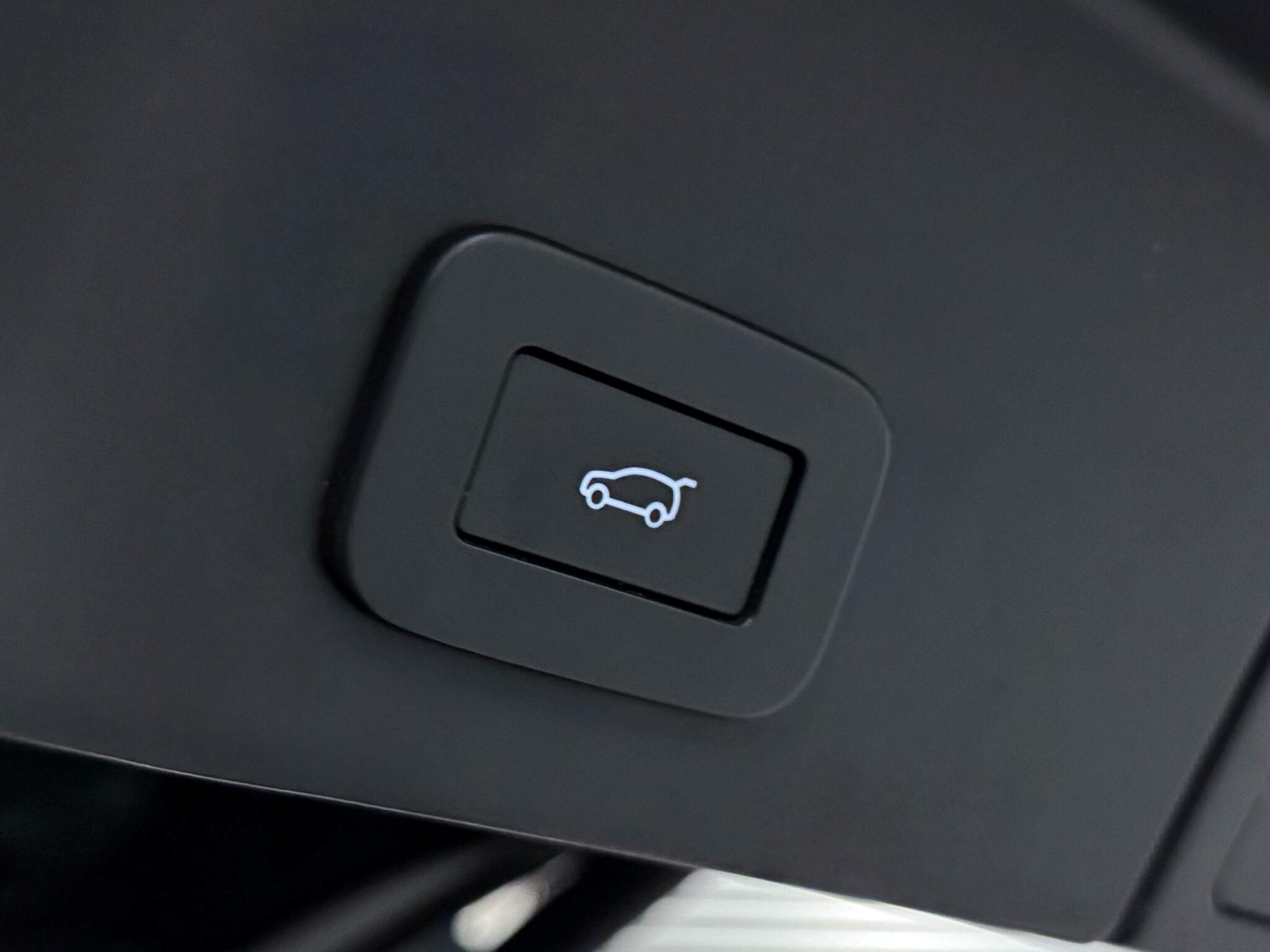 Land Rover Range Rover Evoque view 8
