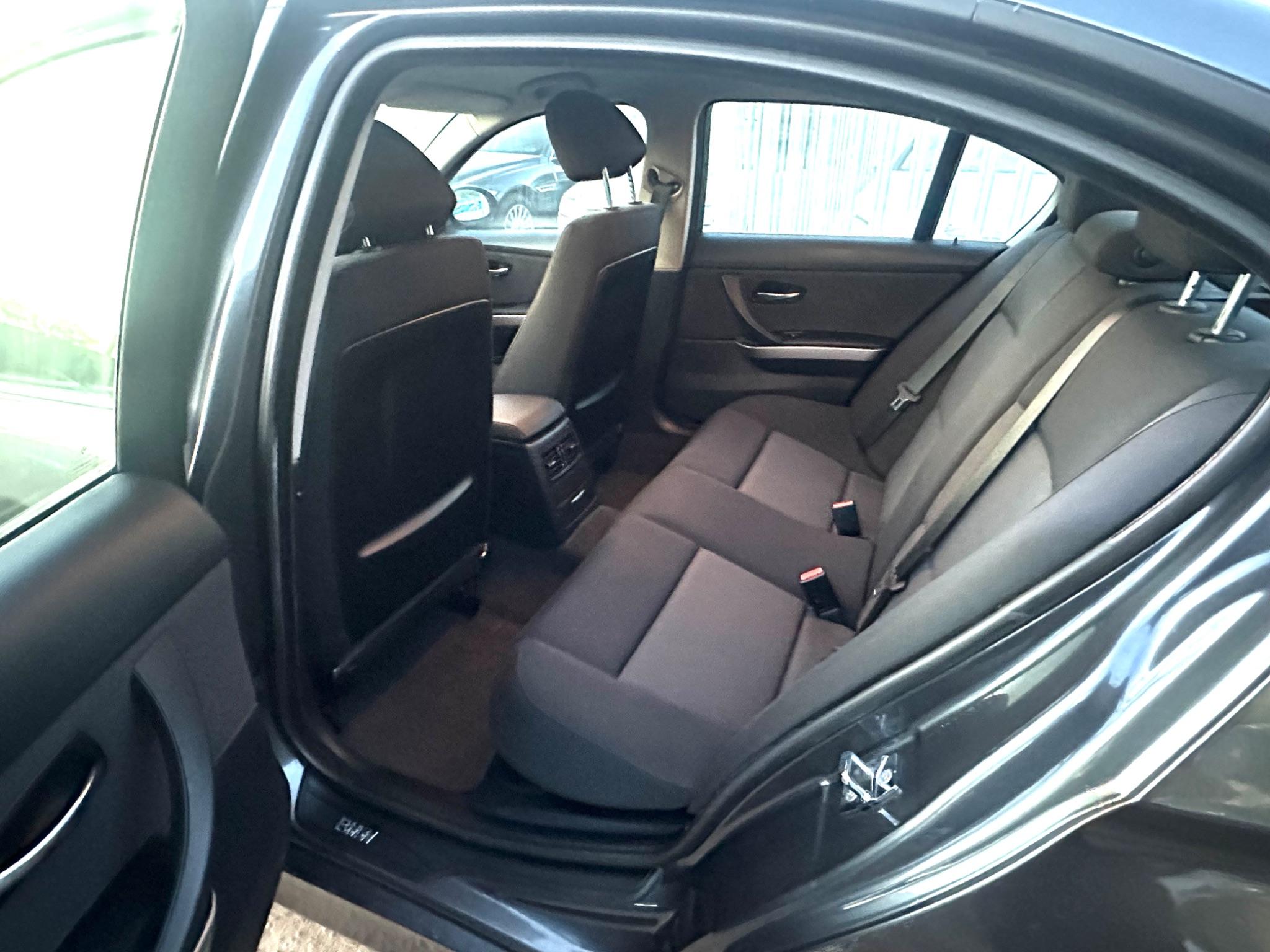 BMW 3 Series view 23