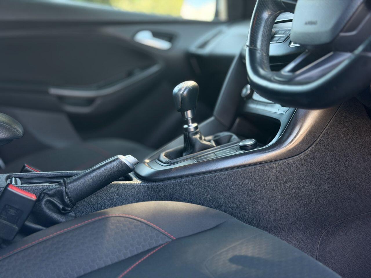 Ford Focus view 26