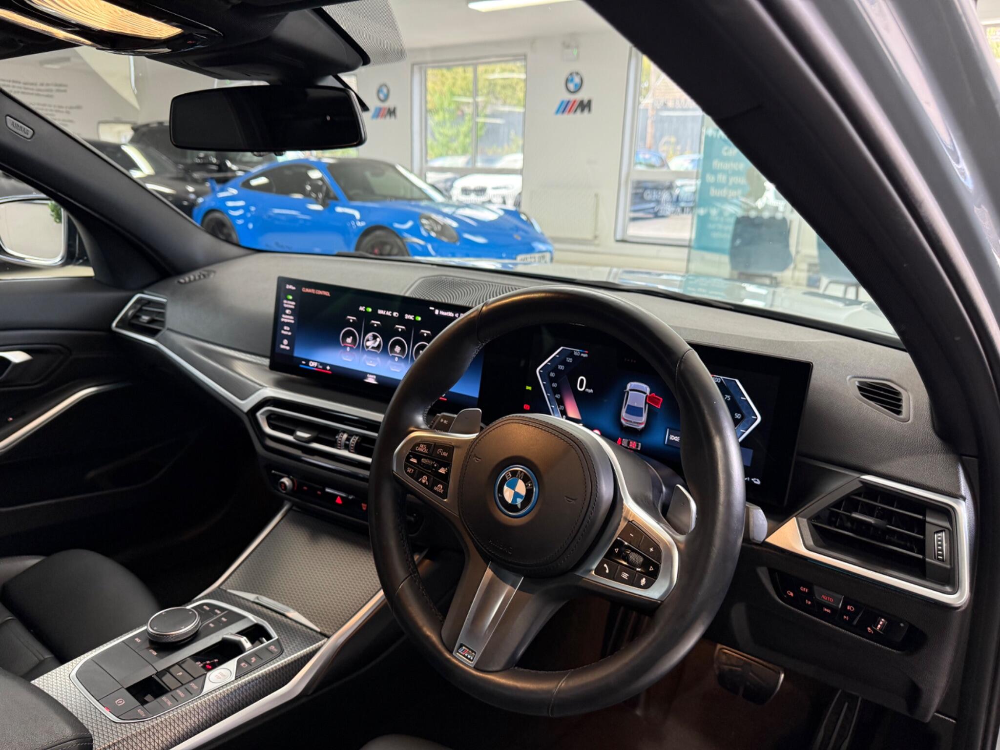 BMW 3 Series view 30