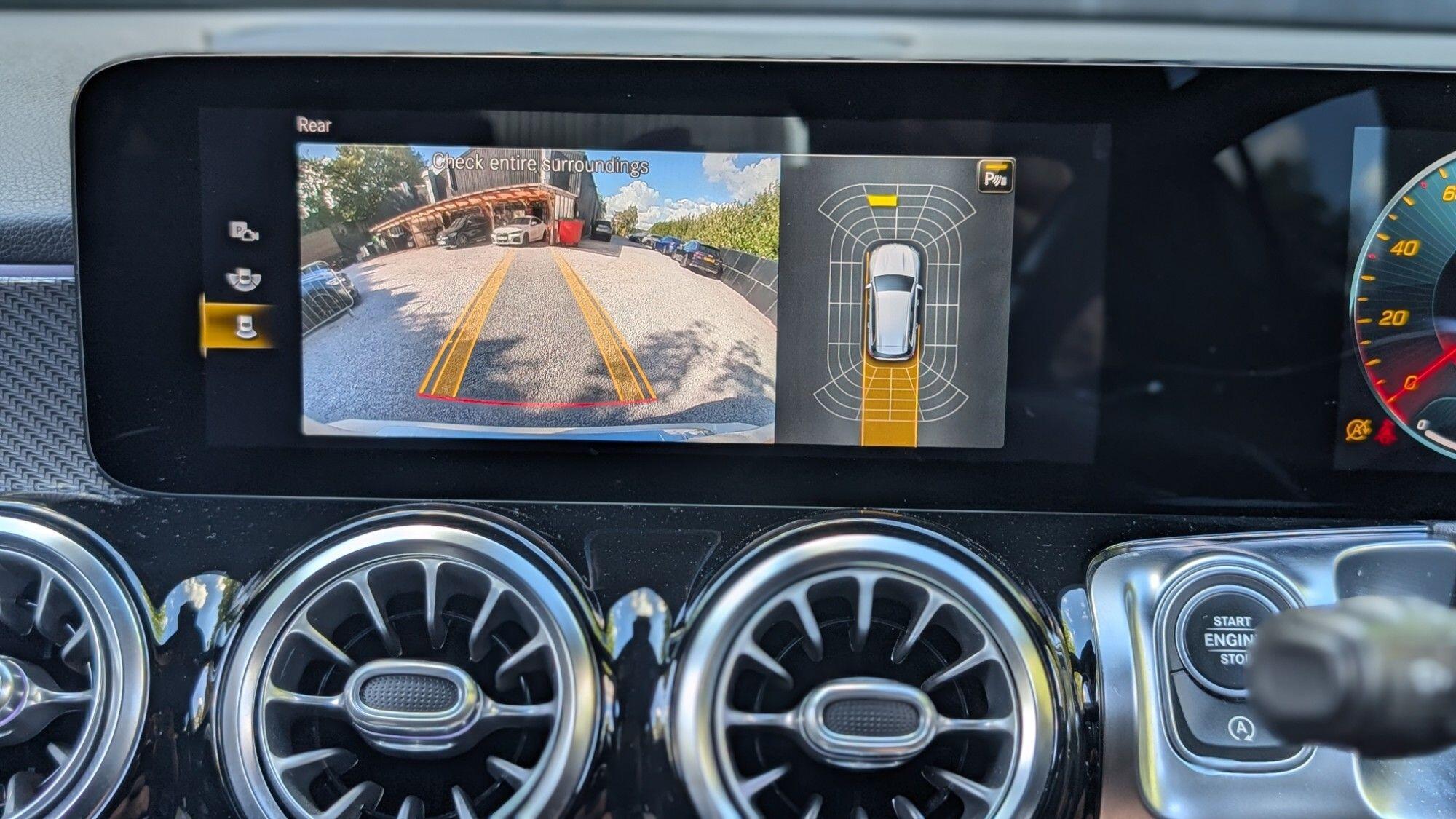 Mercedes-Benz GLB view 17