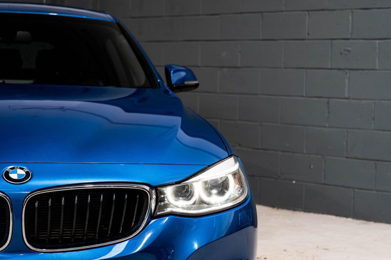 BMW 3 Series view 44
