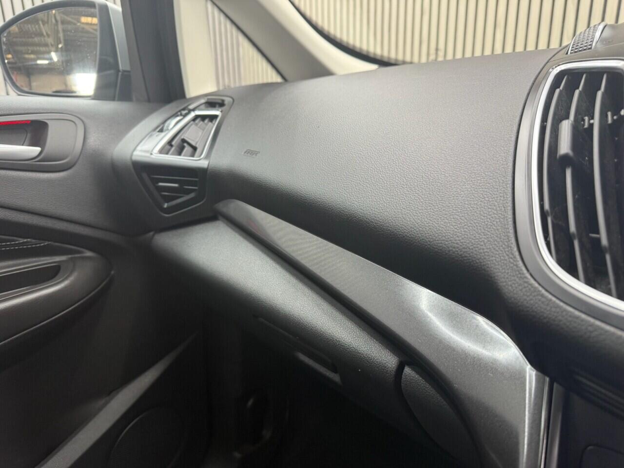 Ford C-Max view 22