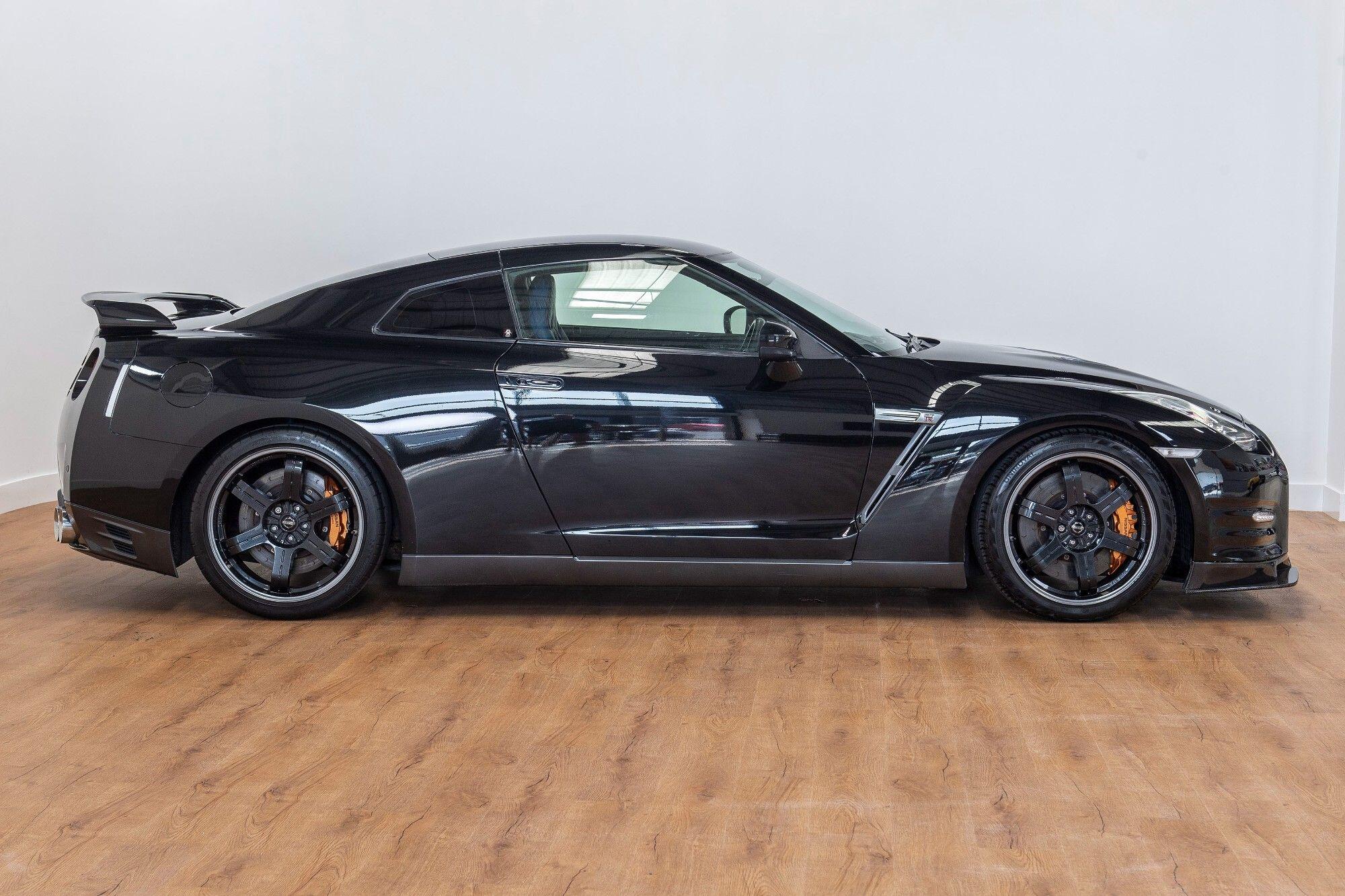 Nissan GT-R view 2