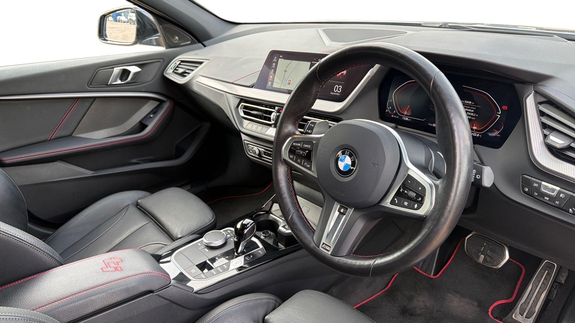BMW 1 Series view 6