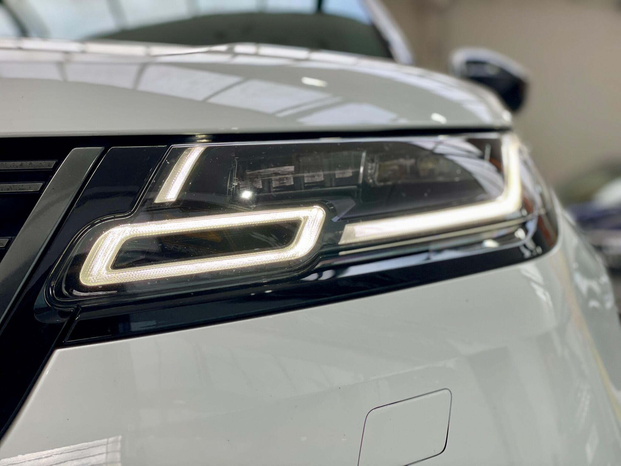 Land Rover Range Rover Velar view 31