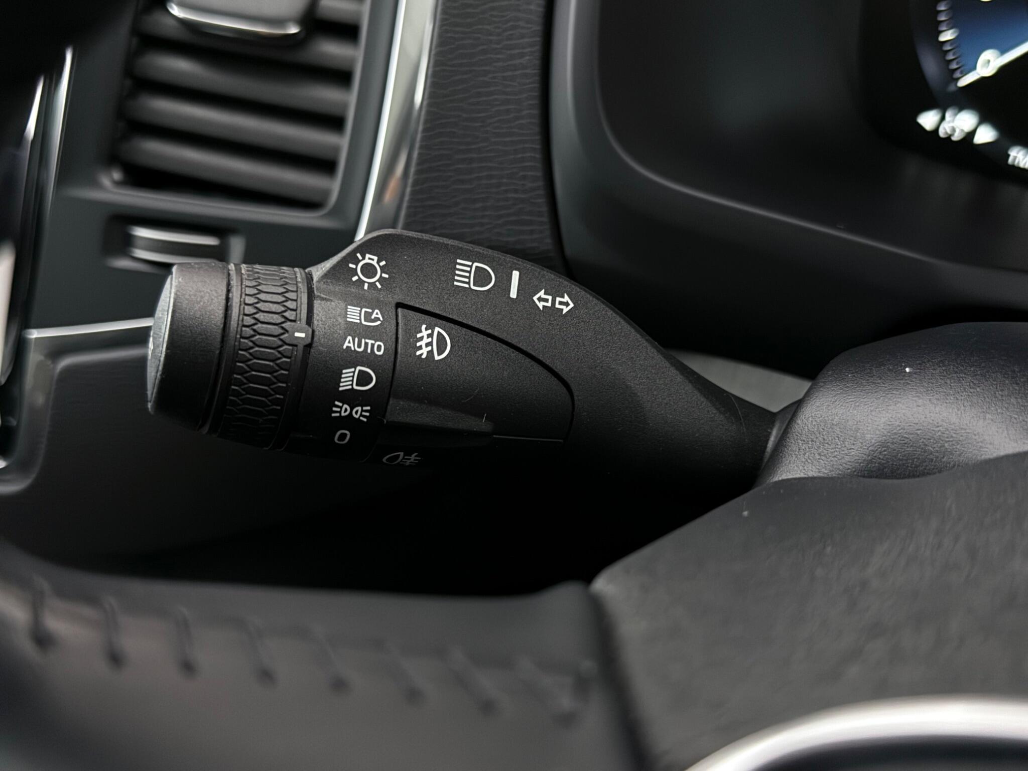 Volvo XC90 view 19