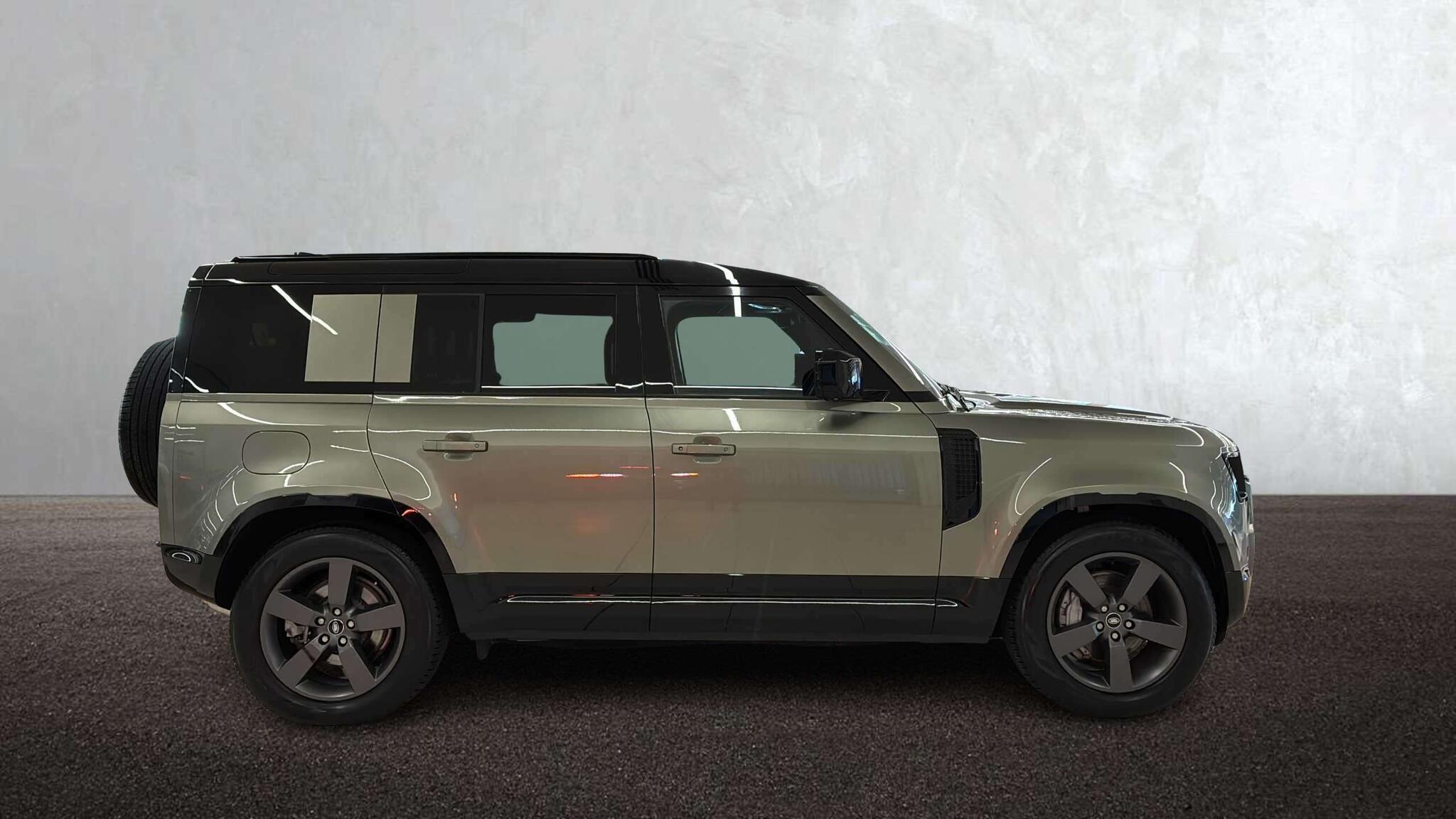 Land Rover Defender view 5