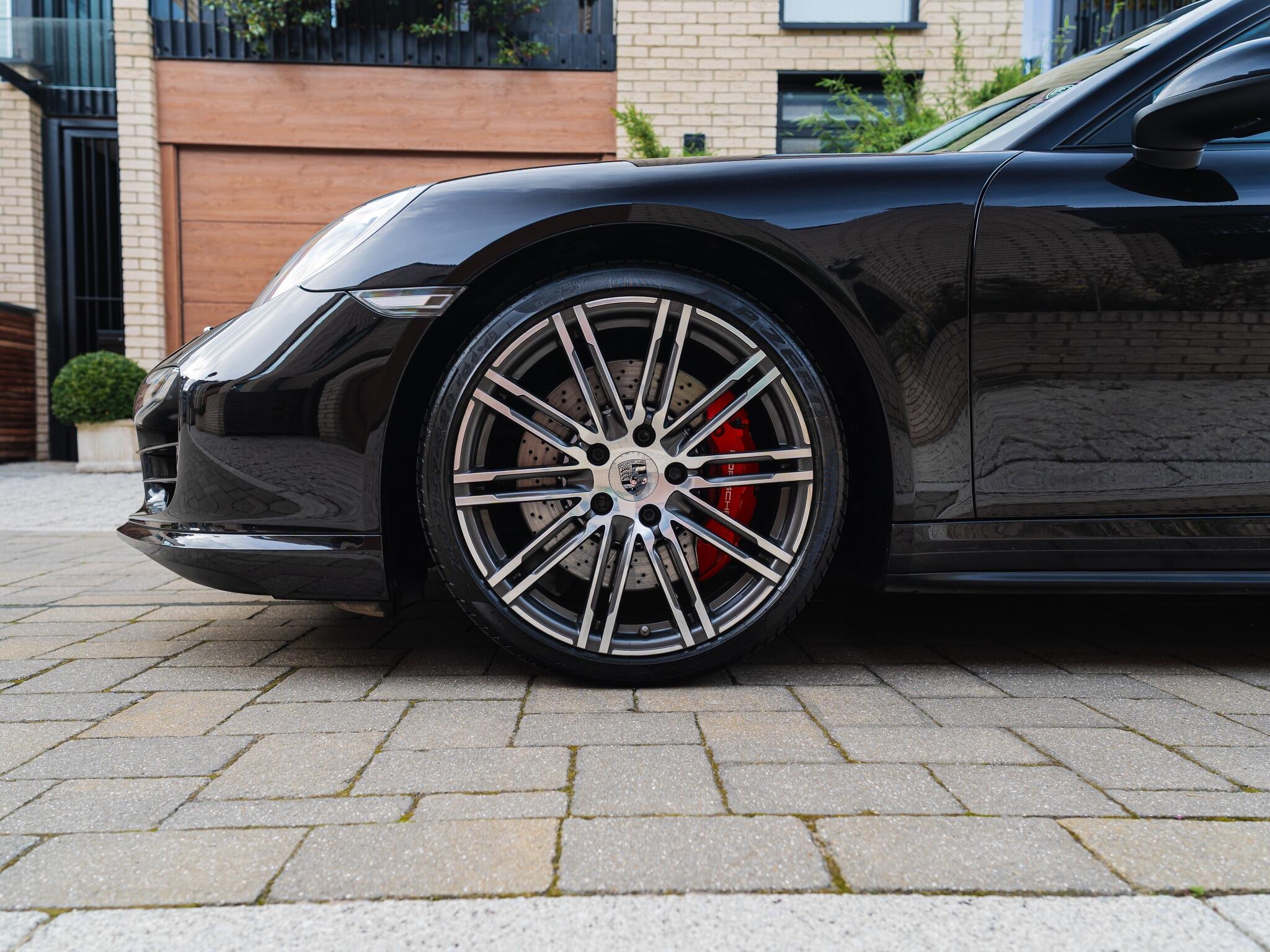 Porsche 911 view 43