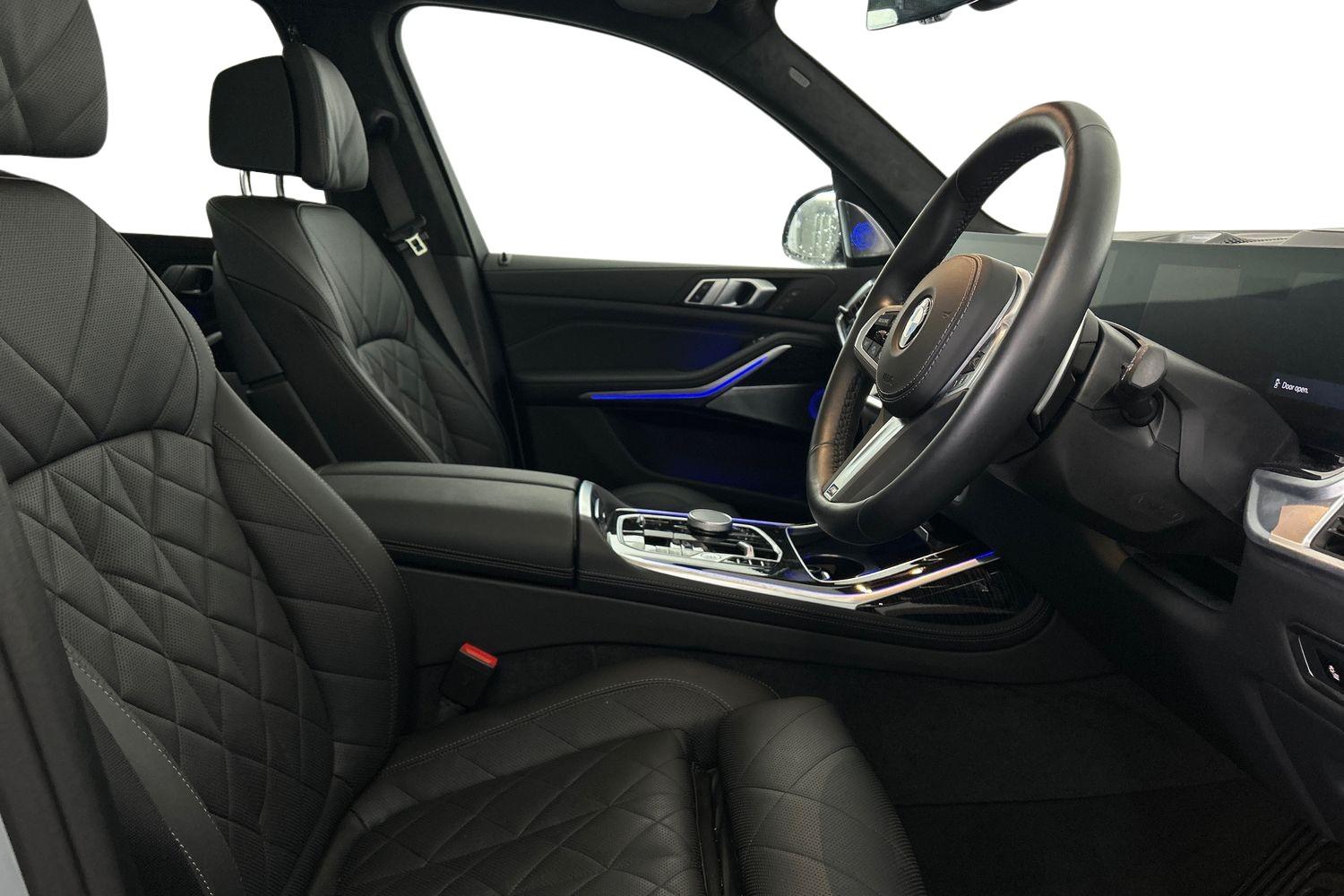 BMW X7 view 12