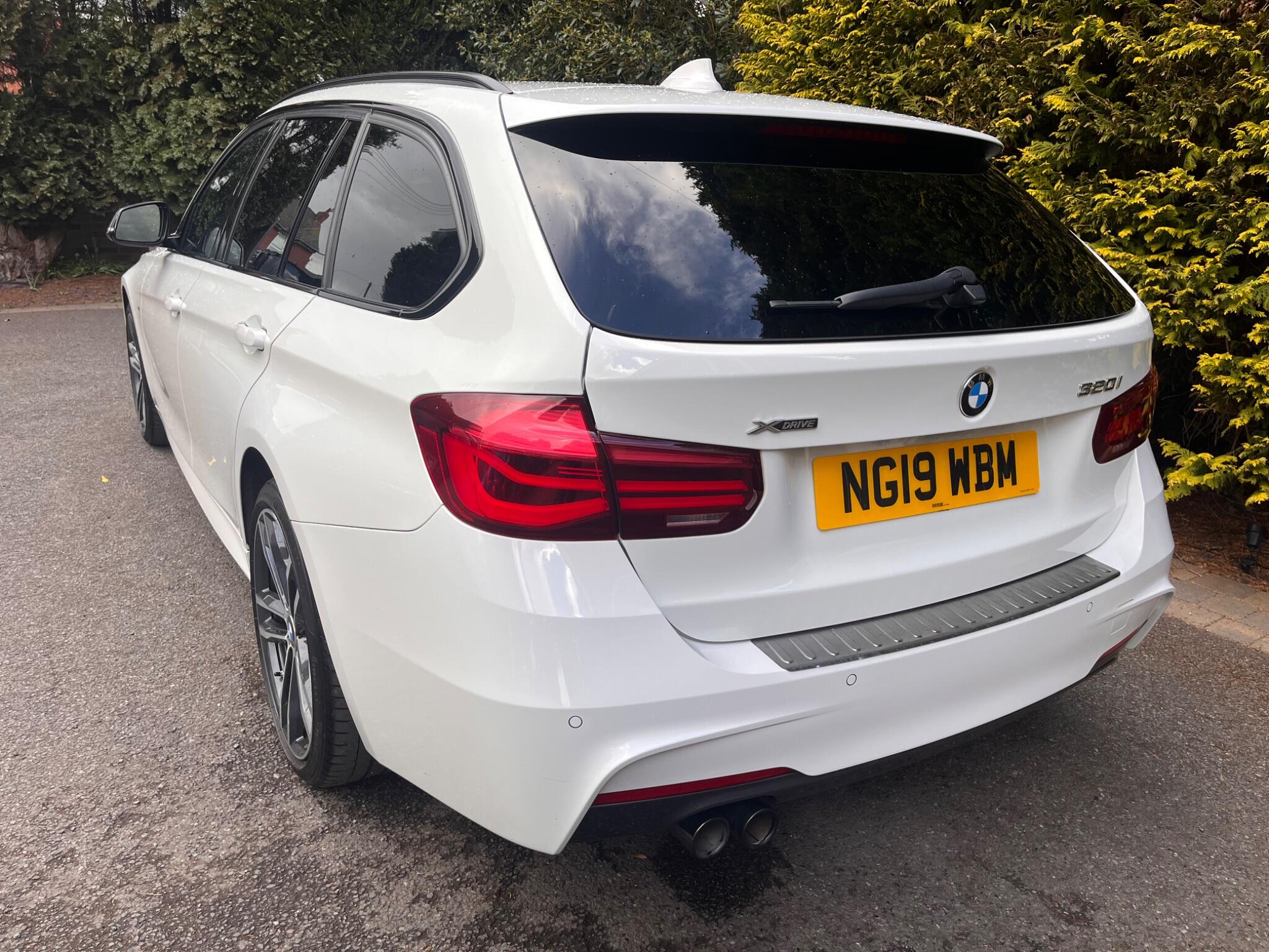 BMW 3 Series view 12