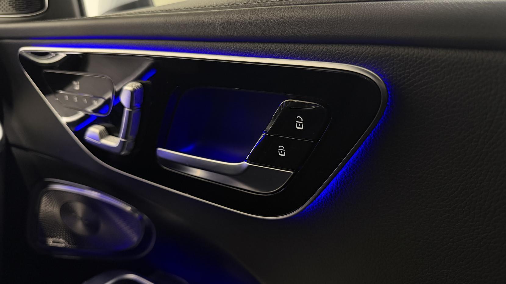 Mercedes-Benz C-Class view 27
