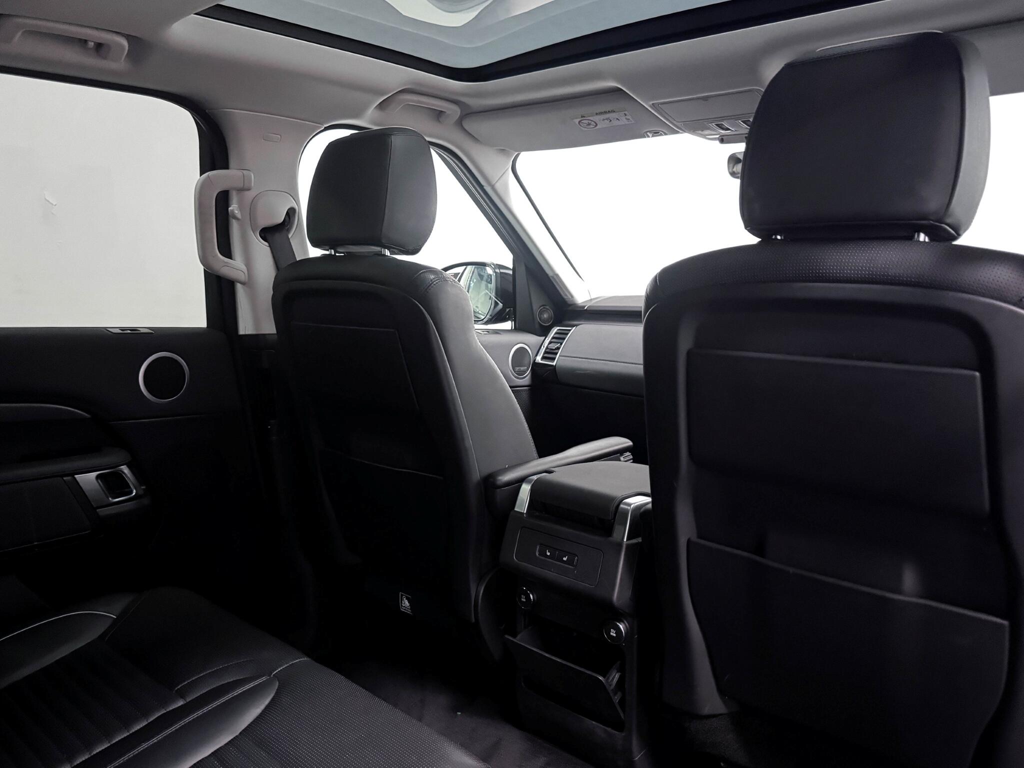 Land Rover Discovery view 14