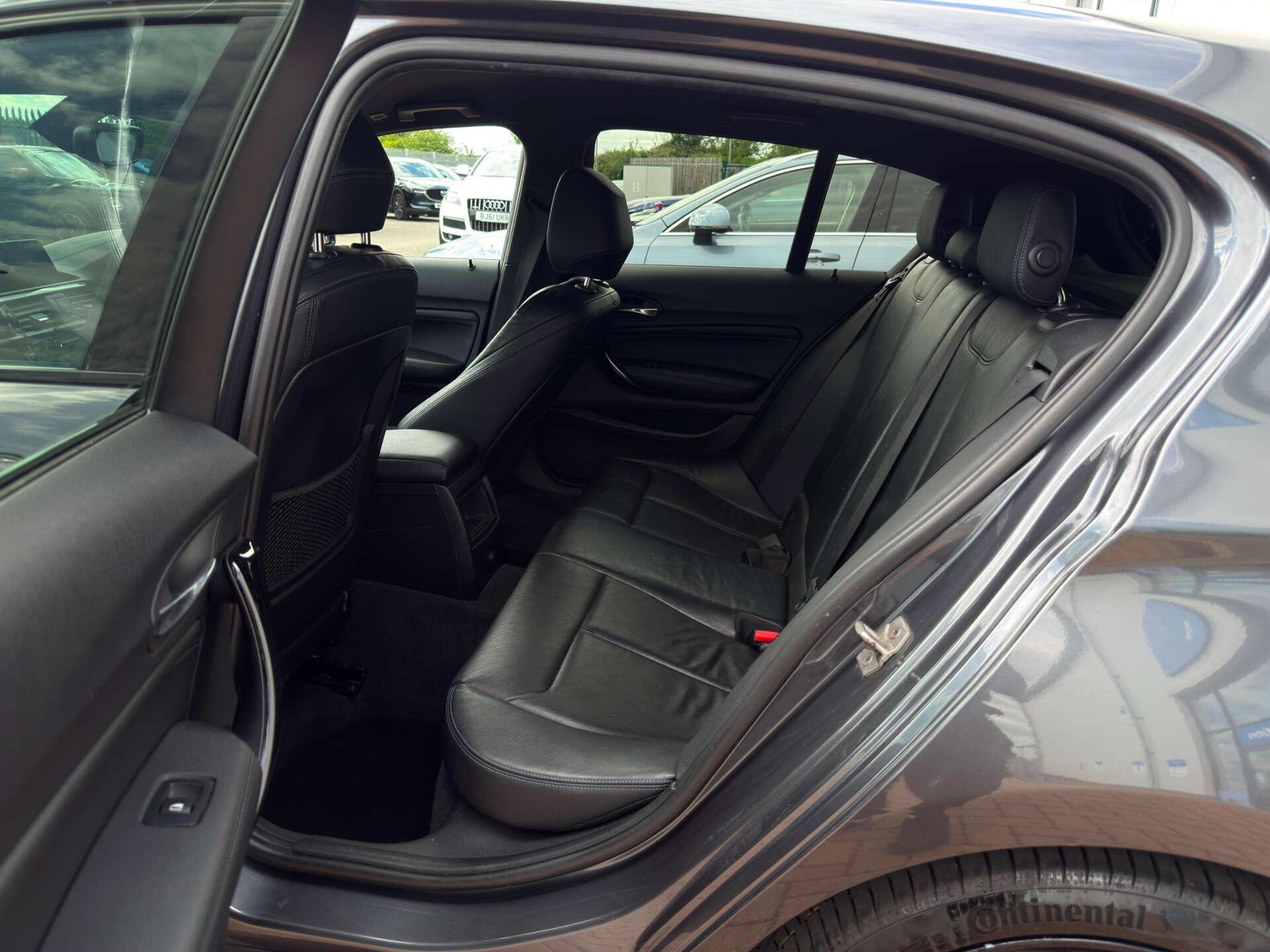 BMW 1 Series view 37