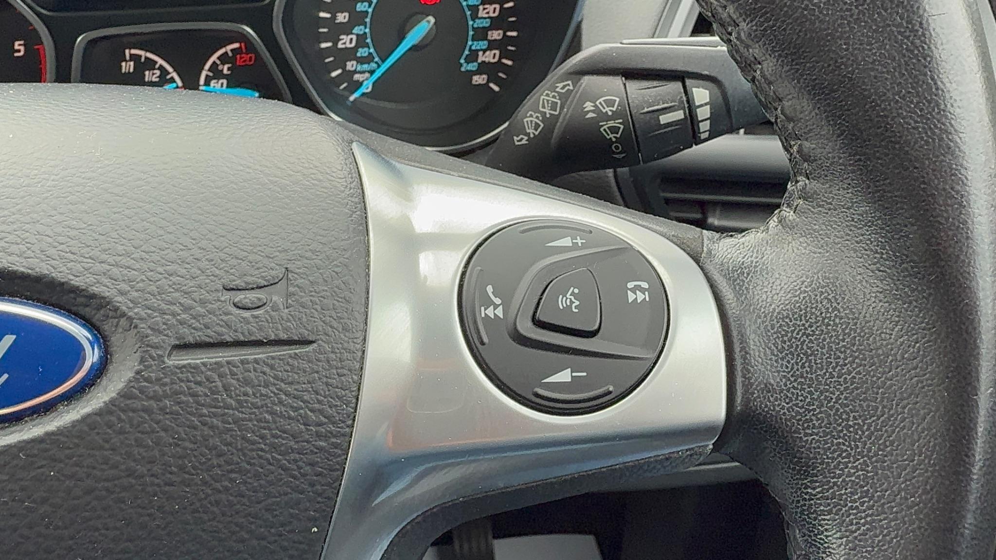 2014 Ford Kuga 2.0 TDCi Zetec AWD Euro 5 5dr • 87,800 miles image 22