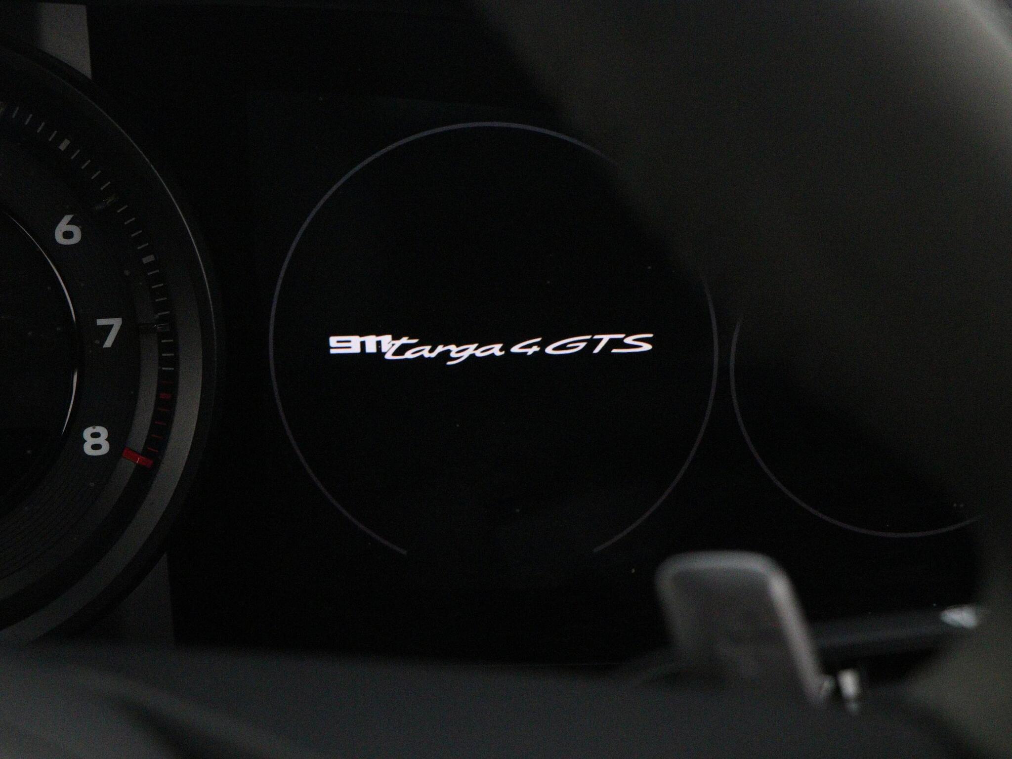Porsche 911 view 36